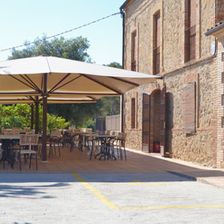 Restaurant La Serra mesas en espacio abierto
