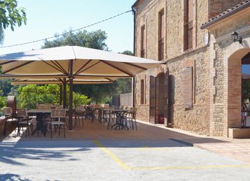 Restaurant La Serra mesas en espacio abierto